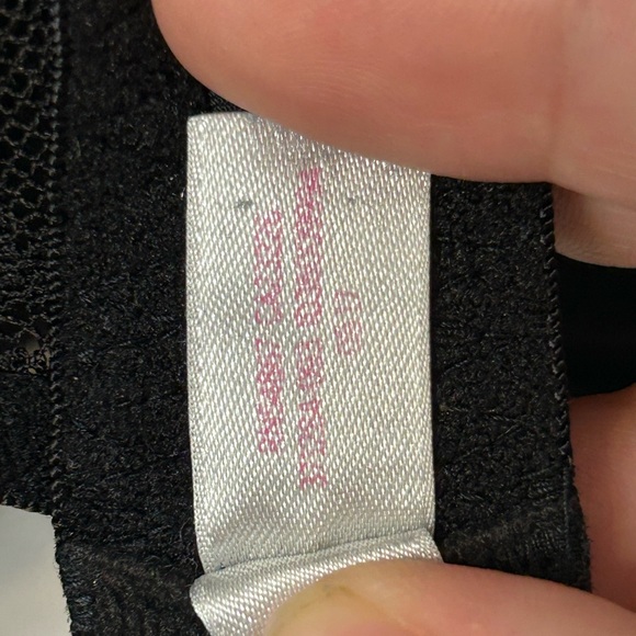 PINK By Victoria's Secret Black Lace Halter V-Neck Underwire Bralette - Picture 12 of 13